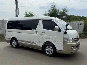 Toyota HiAce 2017 White
