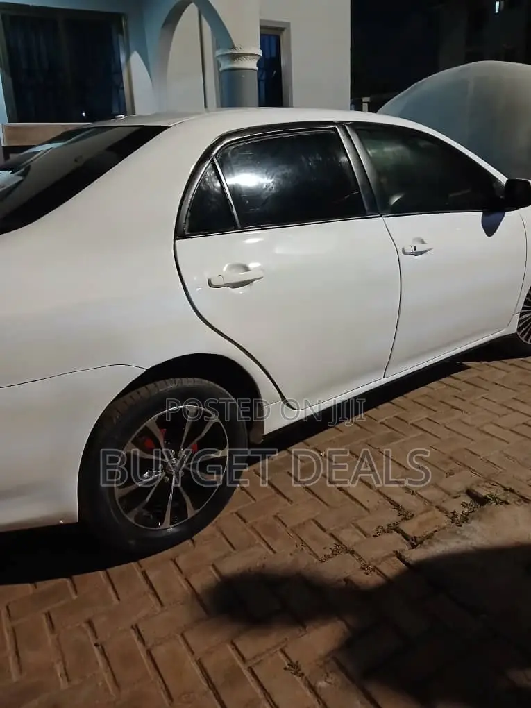 Toyota Corolla LE 4dr Sedan (1.8L 4cyl 4A) 2012 White
