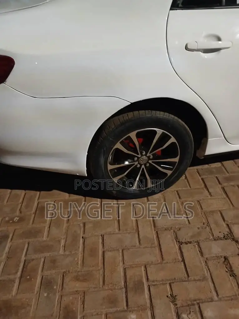 Toyota Corolla LE 4dr Sedan (1.8L 4cyl 4A) 2012 White