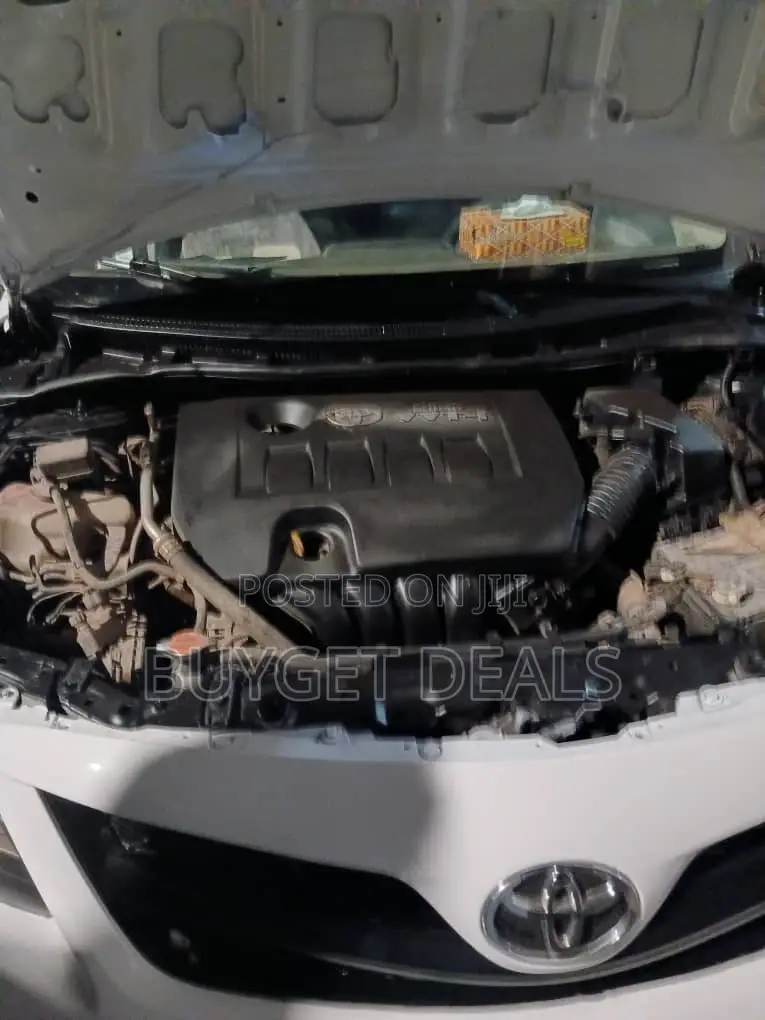 Toyota Corolla LE 4dr Sedan (1.8L 4cyl 4A) 2012 White