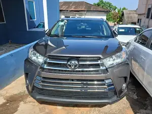 Toyota Highlander LE 4x2 V6 (3.5L 6cyl 8A) 2017 Gray