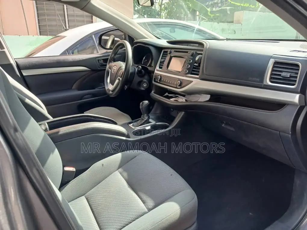 Toyota Highlander LE 4x2 V6 (3.5L 6cyl 8A) 2017 Gray