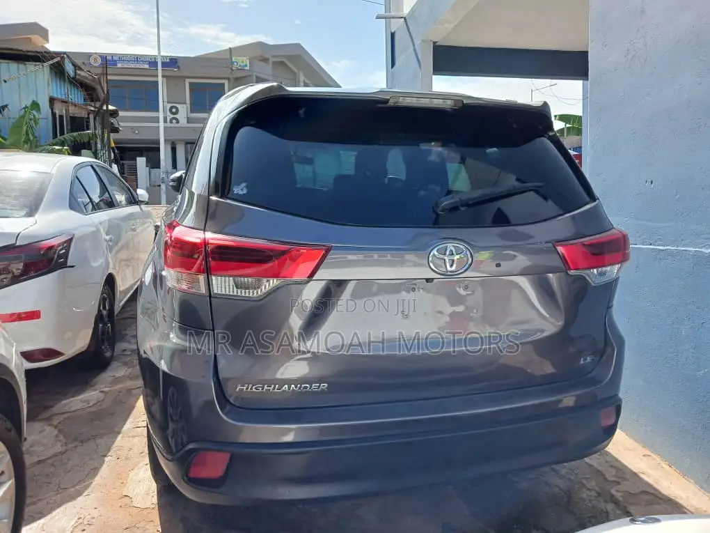 Toyota Highlander LE 4x2 V6 (3.5L 6cyl 8A) 2017 Gray