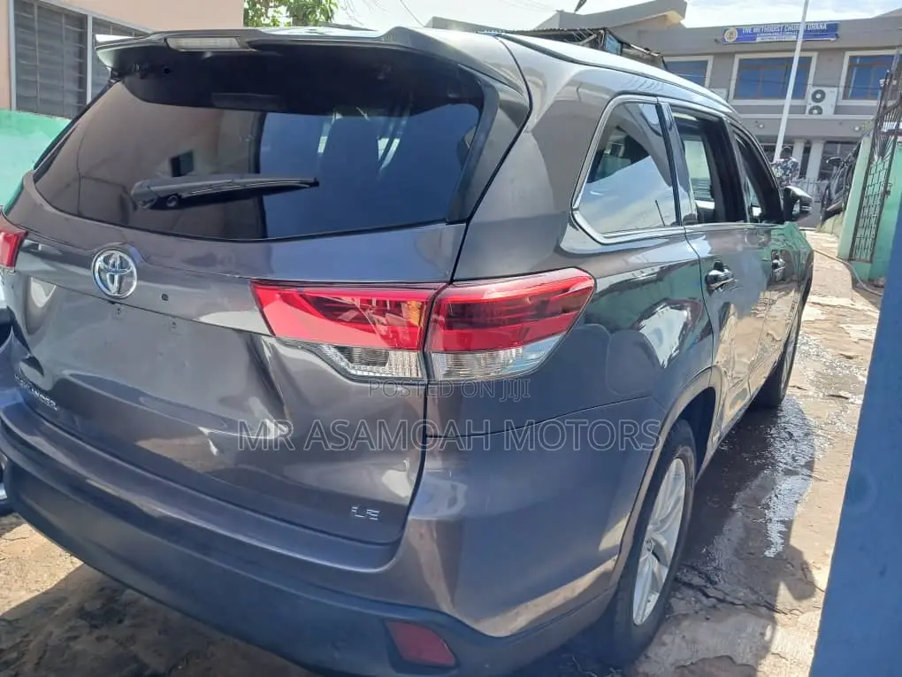Toyota Highlander LE 4x2 V6 (3.5L 6cyl 8A) 2017 Gray