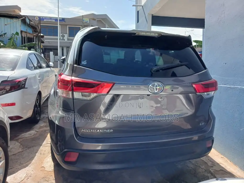 Toyota Highlander LE 4x2 V6 (3.5L 6cyl 8A) 2017 Gray