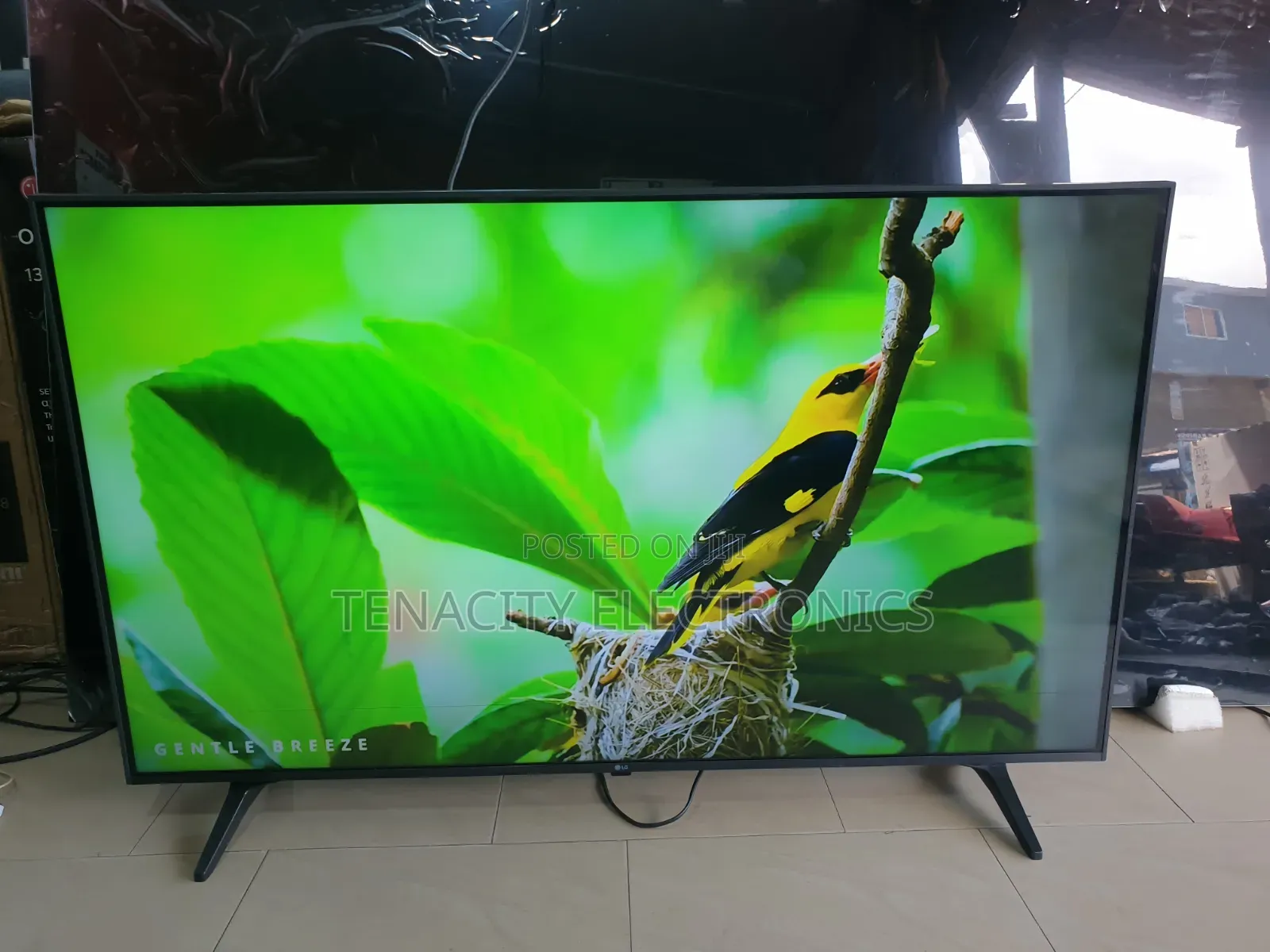 50_lg_uhd/Hdr_4k Edgeless Smart Satellite Tv