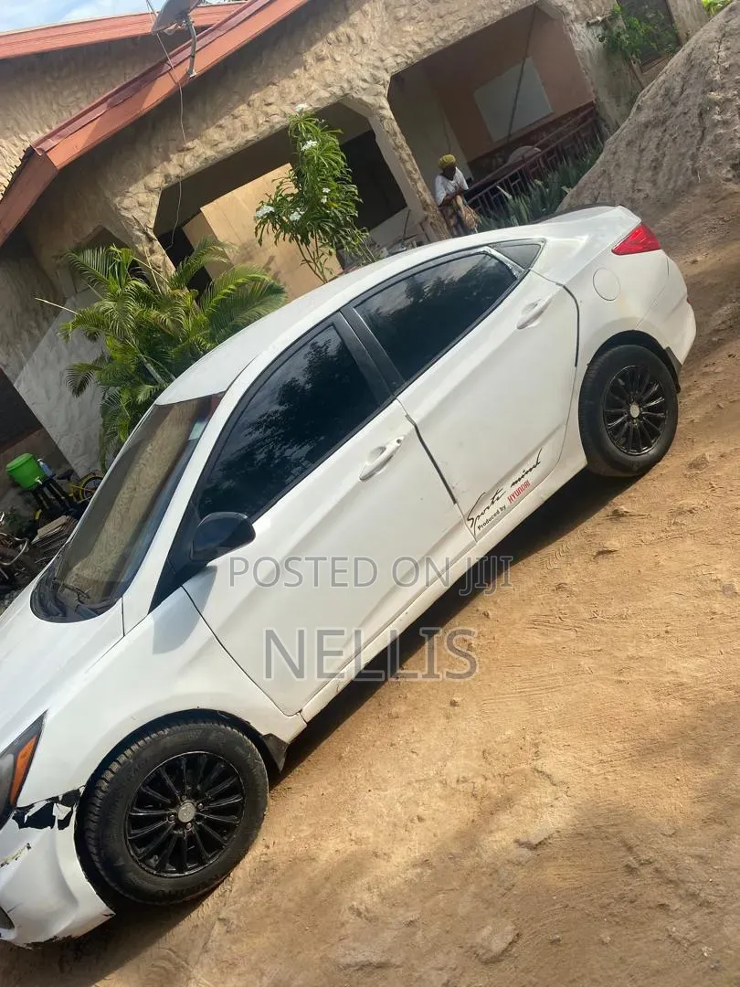 Hyundai Accent GLS 4dr Sedan (1.6L 4cyl 6M) 2014 White