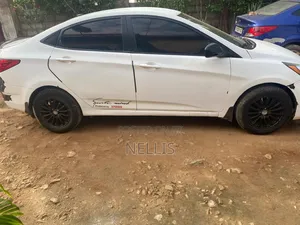 Hyundai Accent GLS 4dr Sedan (1.6L 4cyl 6M) 2014 White