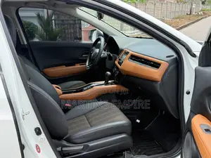 Honda HR-V 4dr SUV (1.5L 4cyl CVT) 2016 White