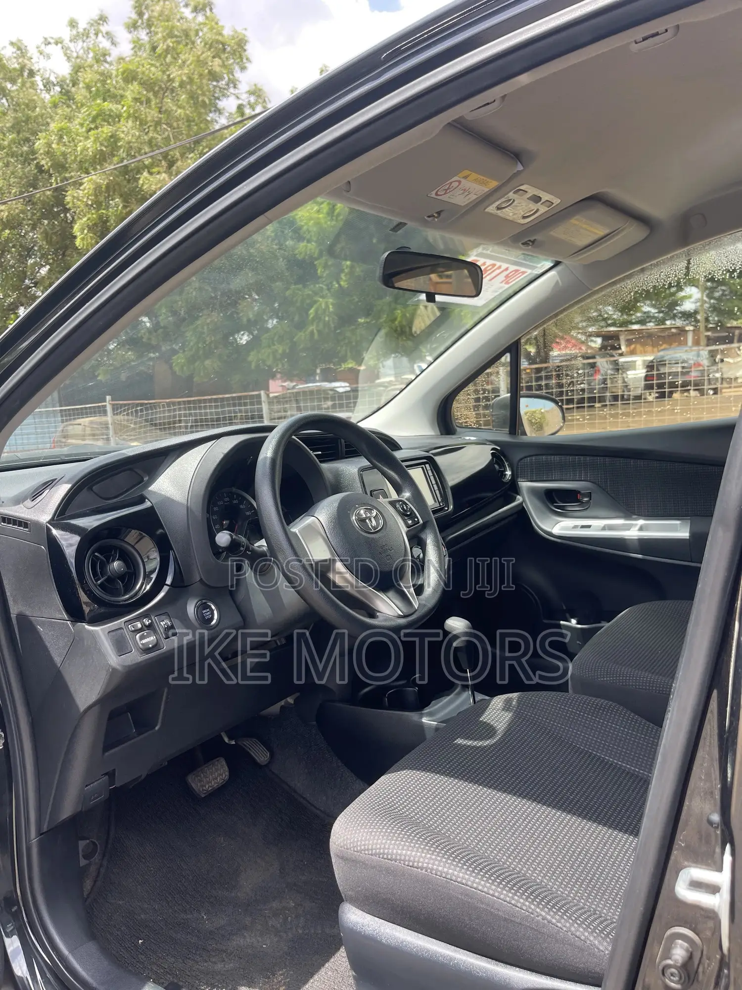 Toyota Vitz 1.3 AWD 3dr 2015 Black