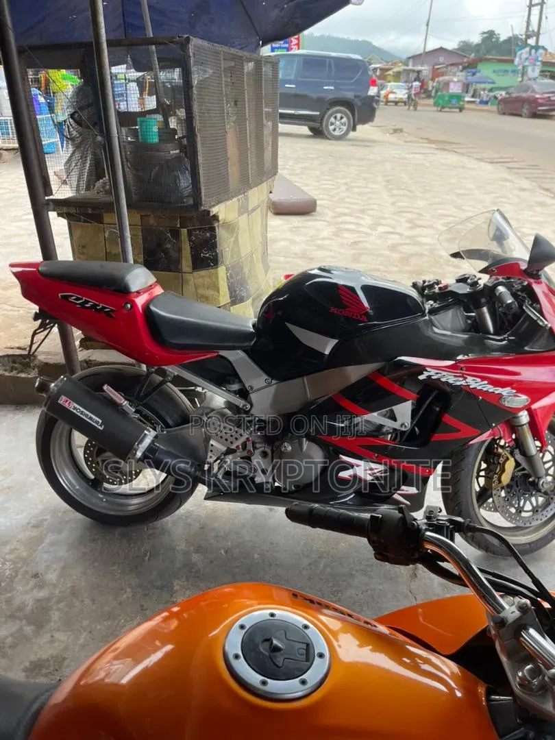 Honda CBR 2002 Red