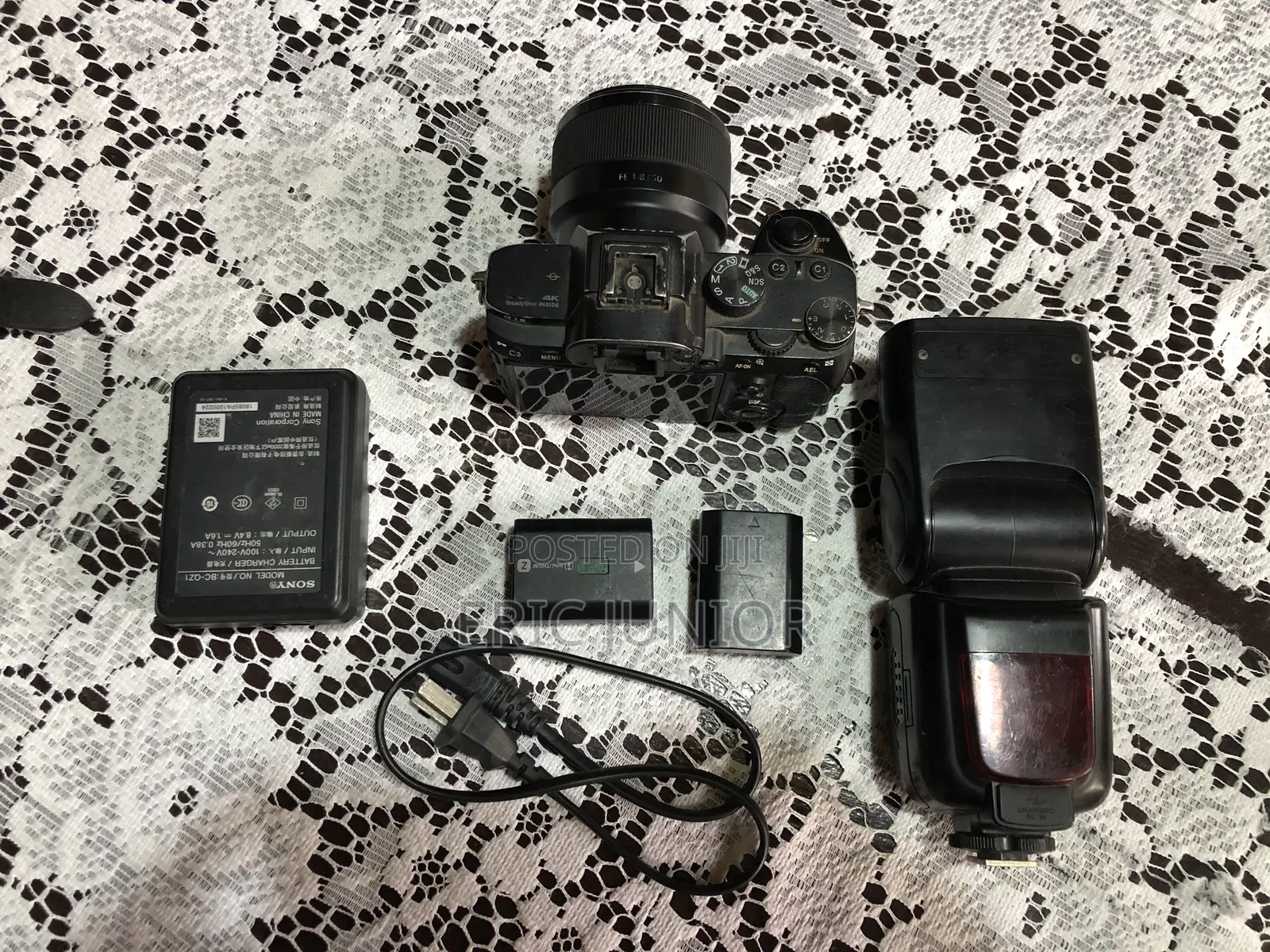 Sony A7iii + Sony 50mm 1.8 + 2 Batteries + Charger + Tt600 Flash