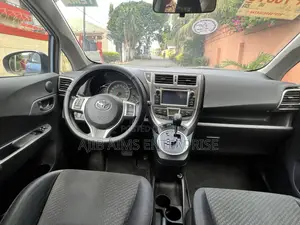 Toyota Verso 2013 Blue