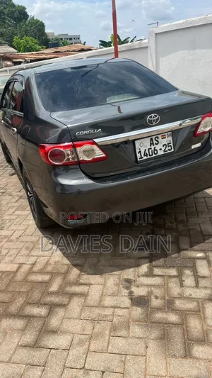 Toyota Corolla LE 4dr Sedan (1.8L 4cyl 4A) 2013 Silver