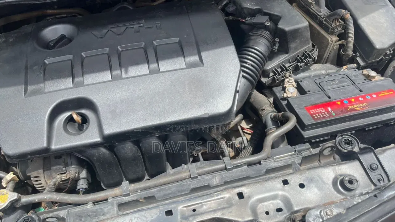 Toyota Corolla LE 4dr Sedan (1.8L 4cyl 4A) 2013 Silver