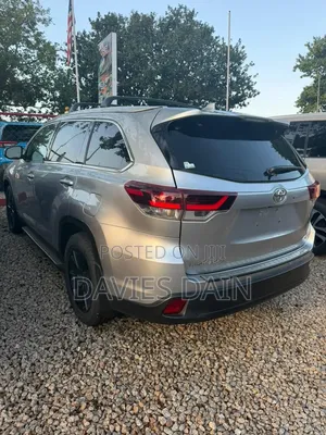 Toyota Highlander SE 4x4 V6 (3.5L 6cyl 8A) 2017 Brown