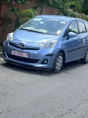 Toyota Verso 2013 Blue