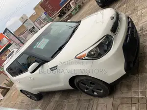 Kia Soul Base Hatchback 2016 White