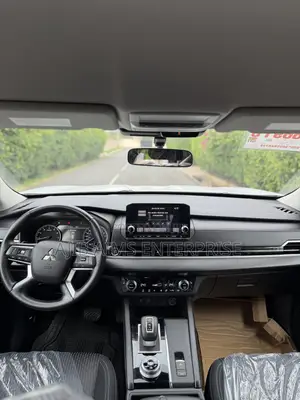 Mitsubishi Outlander ES 2022 White