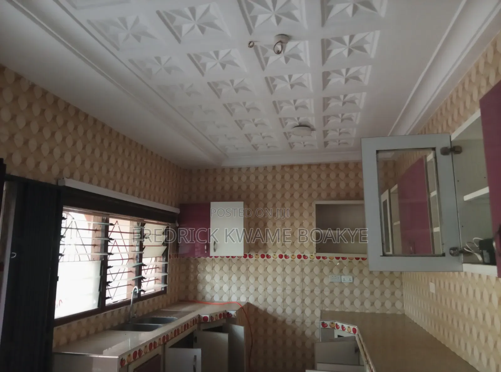 6bdrm House in Brother K Estate, Kumasi Metropolitan for sale