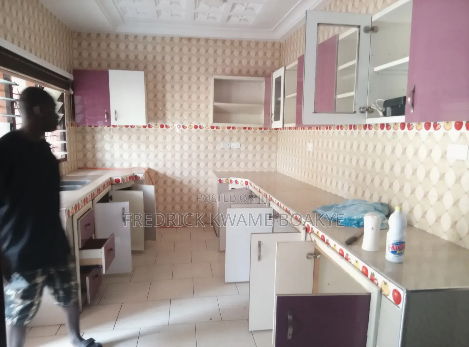6bdrm House in Brother K Estate, Kumasi Metropolitan for sale