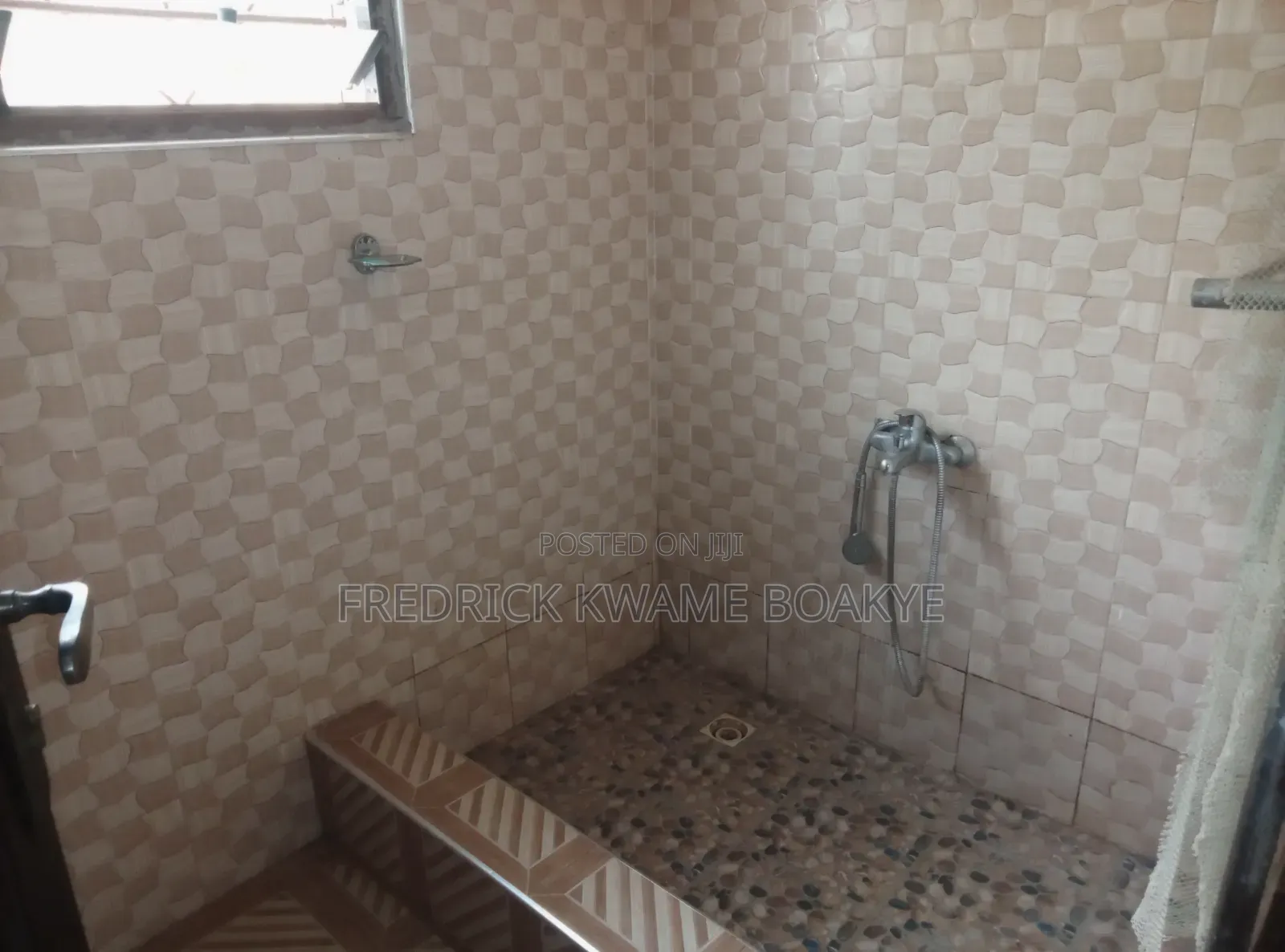 6bdrm House in Brother K Estate, Kumasi Metropolitan for sale