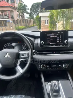 Mitsubishi Outlander ES 2022 White
