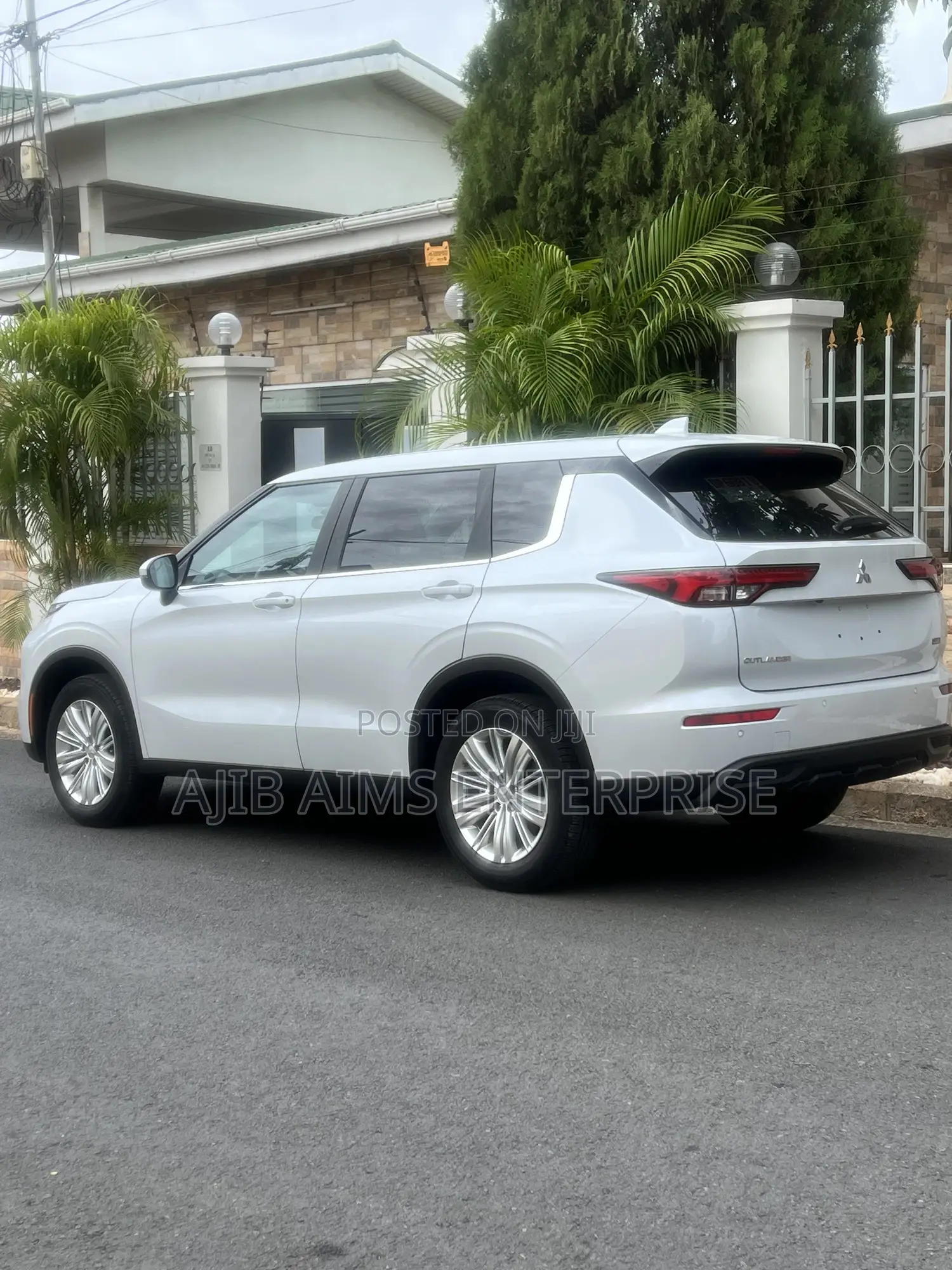 Mitsubishi Outlander ES 2022 White