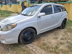 Toyota Matrix Hatchback FWD (1.8L 4cyl 5M) 2005 Silver