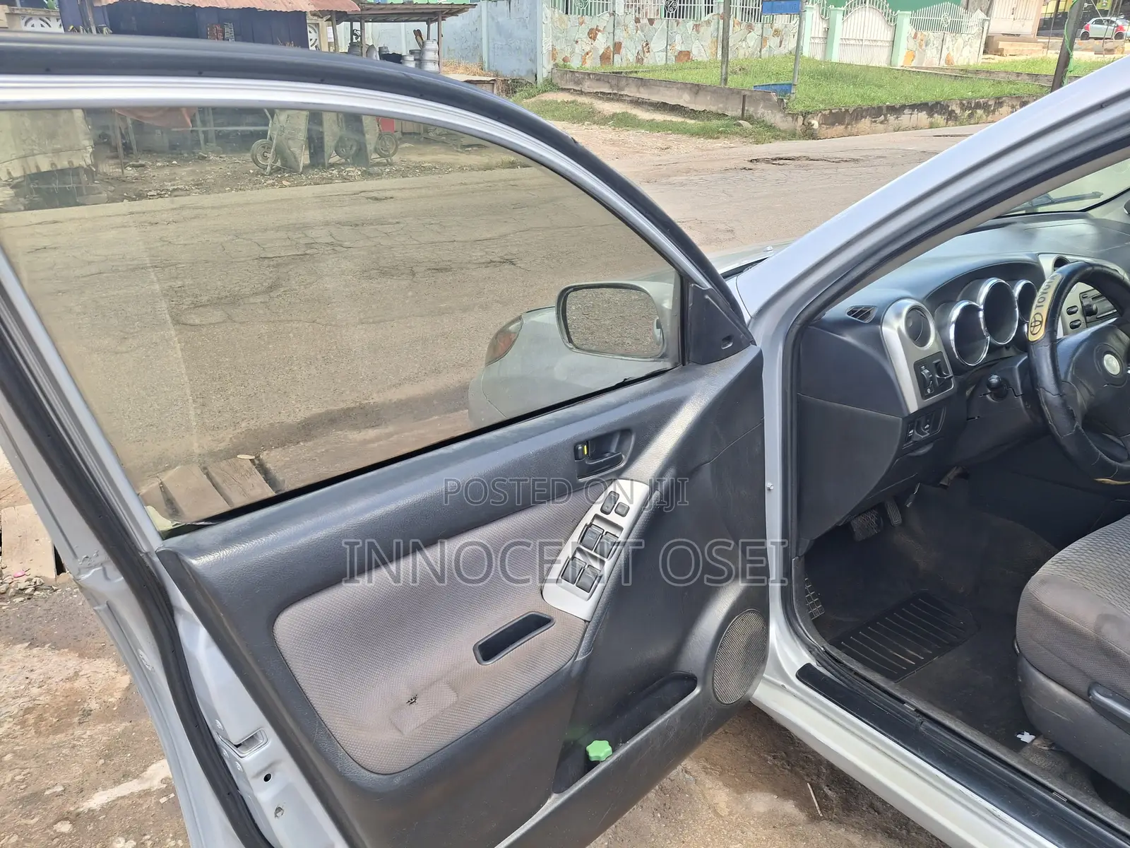 Toyota Matrix Hatchback FWD (1.8L 4cyl 5M) 2005 Silver