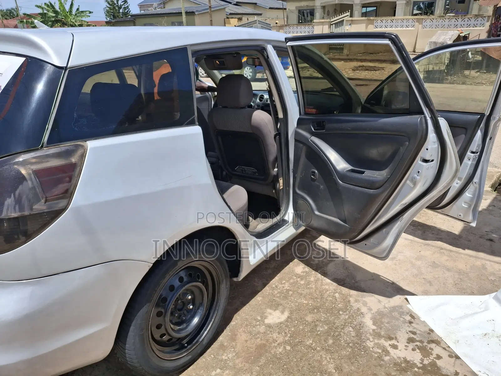 Toyota Matrix Hatchback FWD (1.8L 4cyl 5M) 2005 Silver