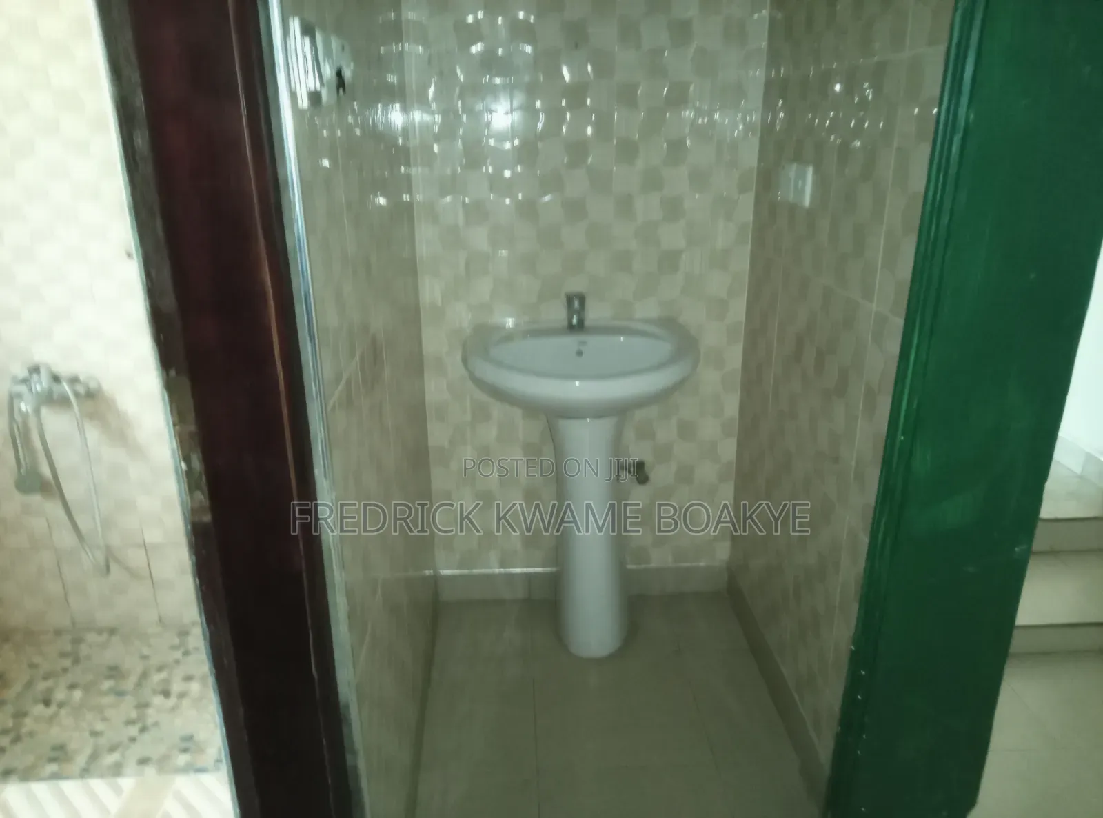 6bdrm House in Brother K Estate, Kumasi Metropolitan for sale
