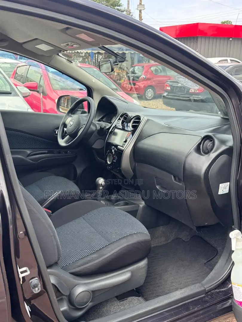 Toyota Vitz 1.3 FWD 5dr 2014 Black