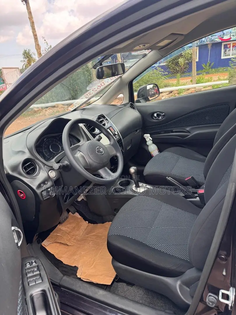 Toyota Vitz 1.3 FWD 5dr 2014 Black