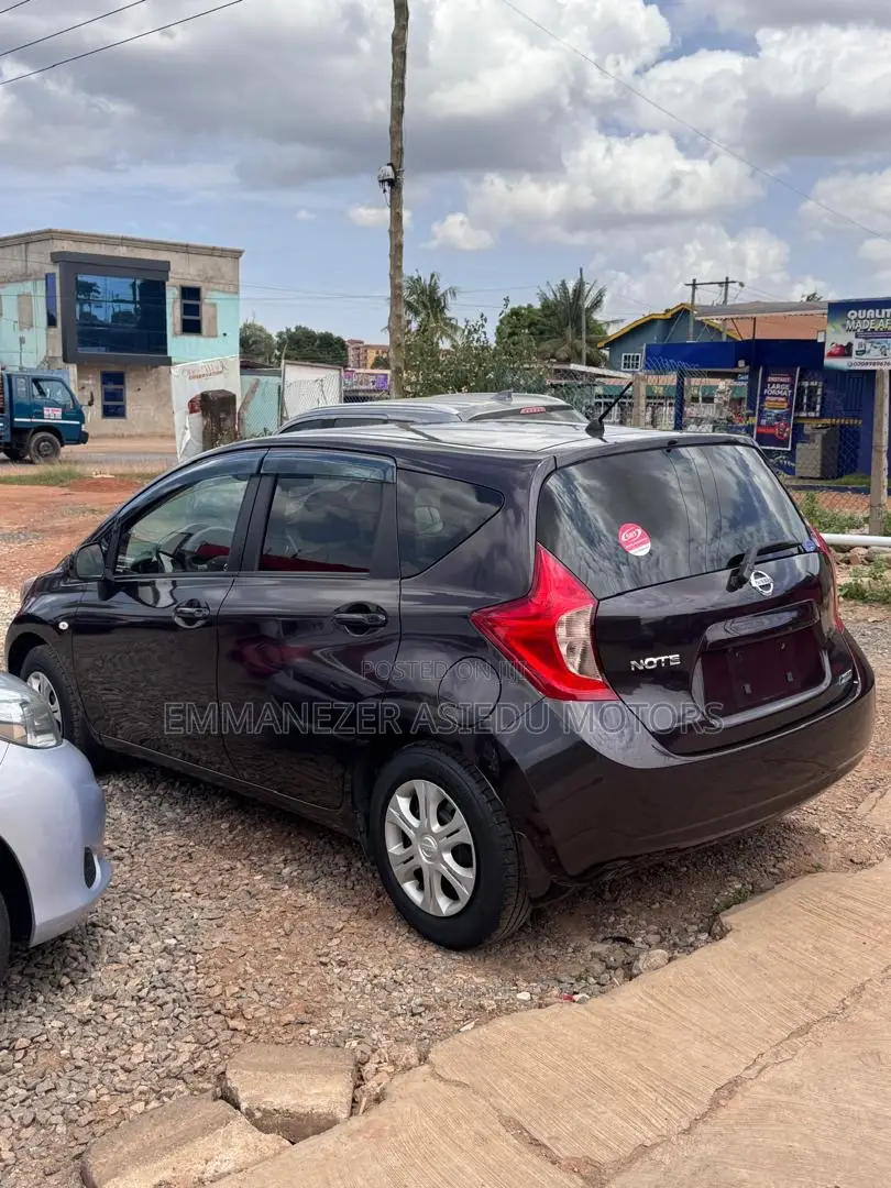 Toyota Vitz 1.3 FWD 5dr 2014 Black