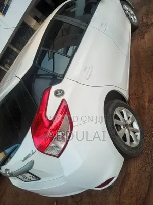 Toyota Yaris L Hatchback 5dr 2014 White