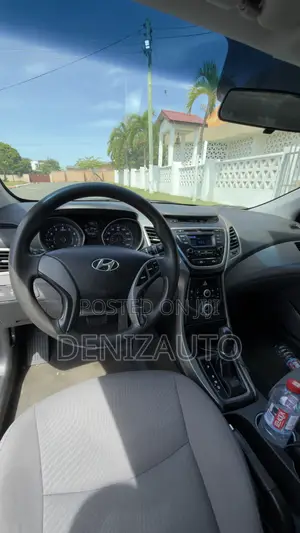 Hyundai Elantra SE 4dr Sedan (1.8L 4cyl 6A) 2015 Silver