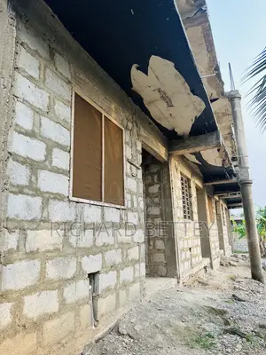 8bdrm House in Personal House Not, Awutu Senya East Municipal for sale