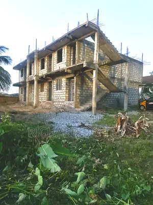 8bdrm House in Personal House Not, Awutu Senya East Municipal for sale