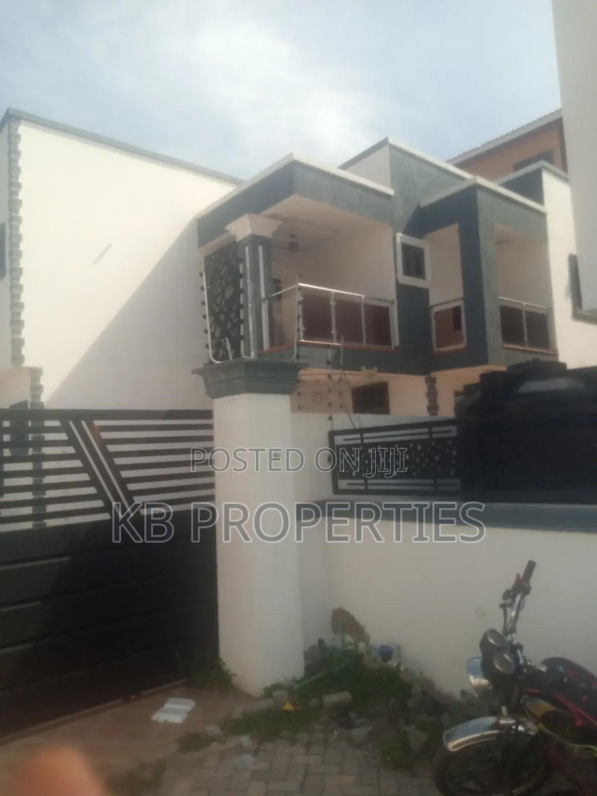 4bdrm Duplex in Kb Properties, Baatsona Total for rent