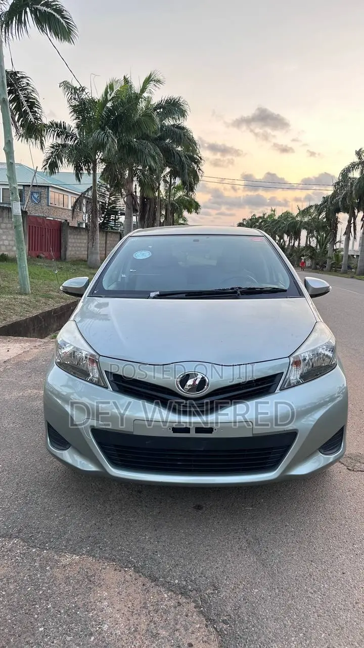 Toyota Vitz 2012 Gray