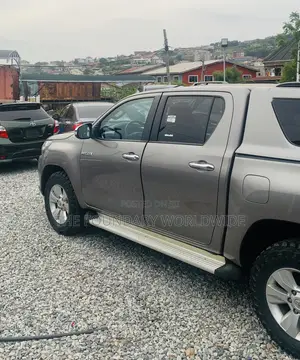 Toyota Hilux Revo Double Cab Deisel 2.4 AWD 2017 Gray