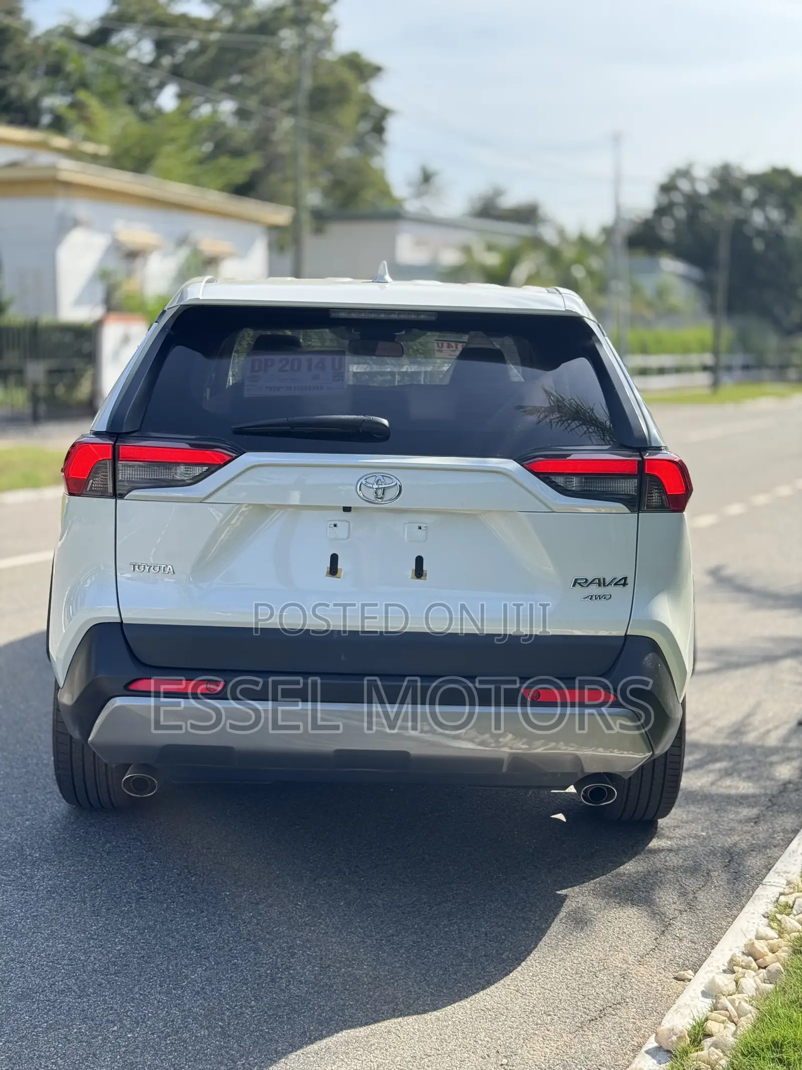 Toyota RAV4 XLE 2021 White