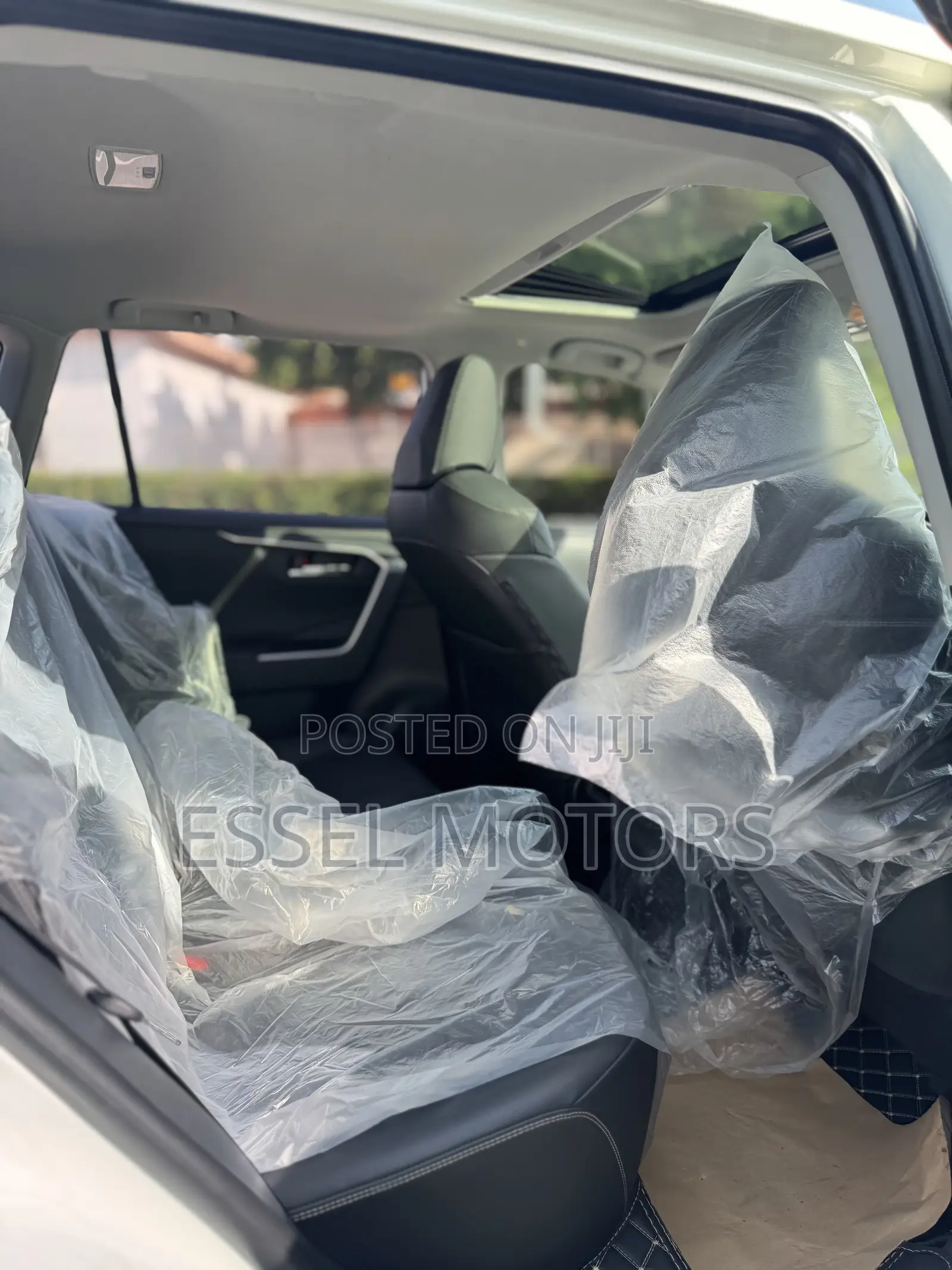 Toyota RAV4 XLE 2021 White