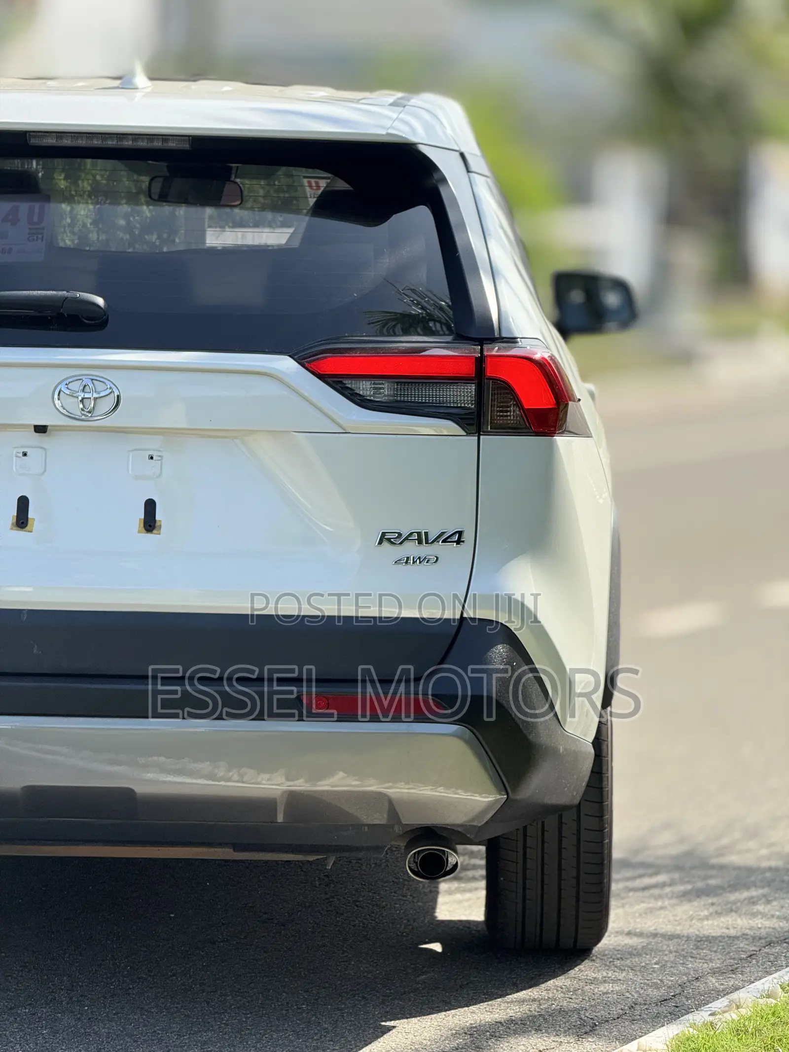 Toyota RAV4 XLE 2021 White