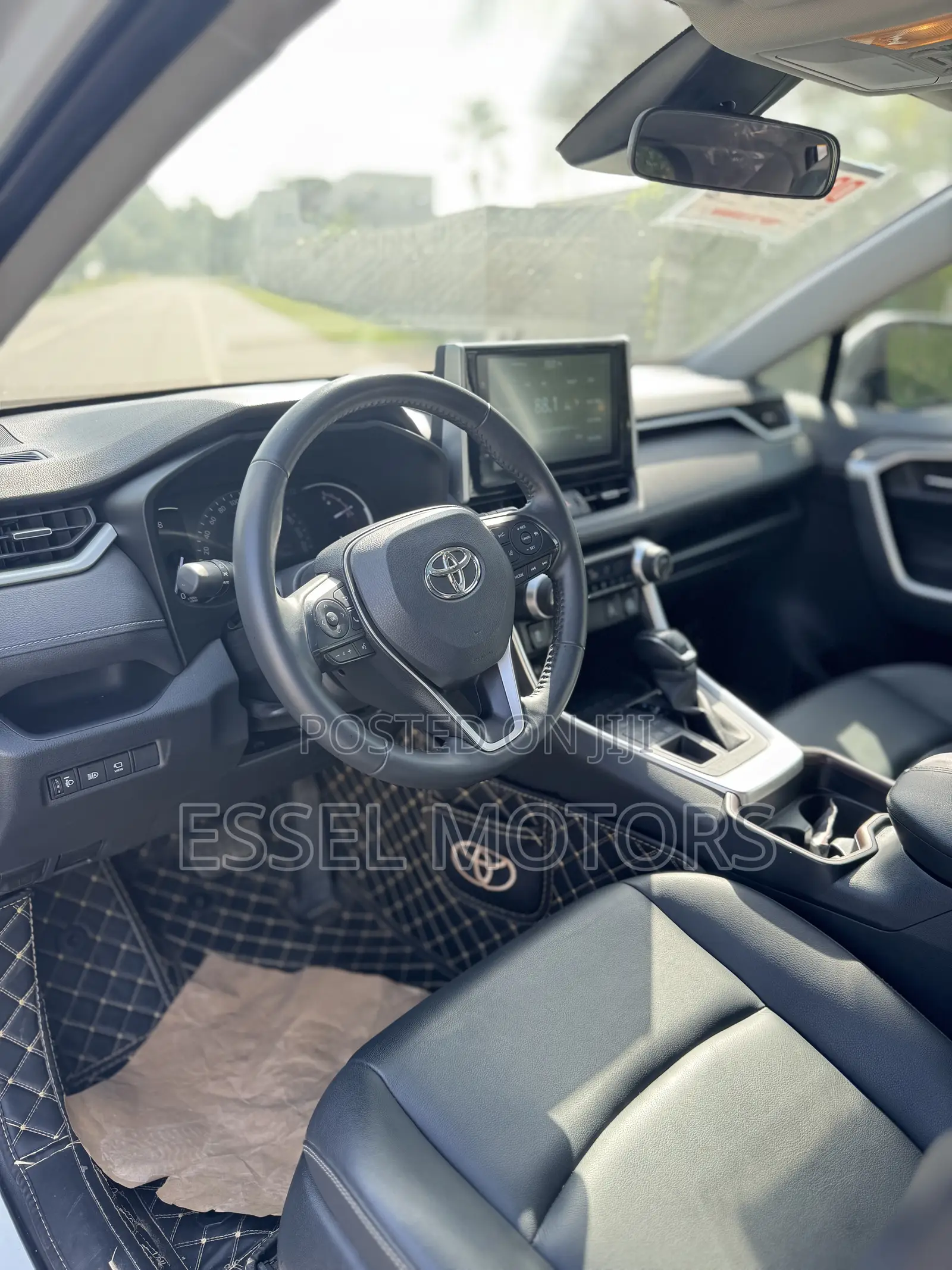 Toyota RAV4 XLE 2021 White
