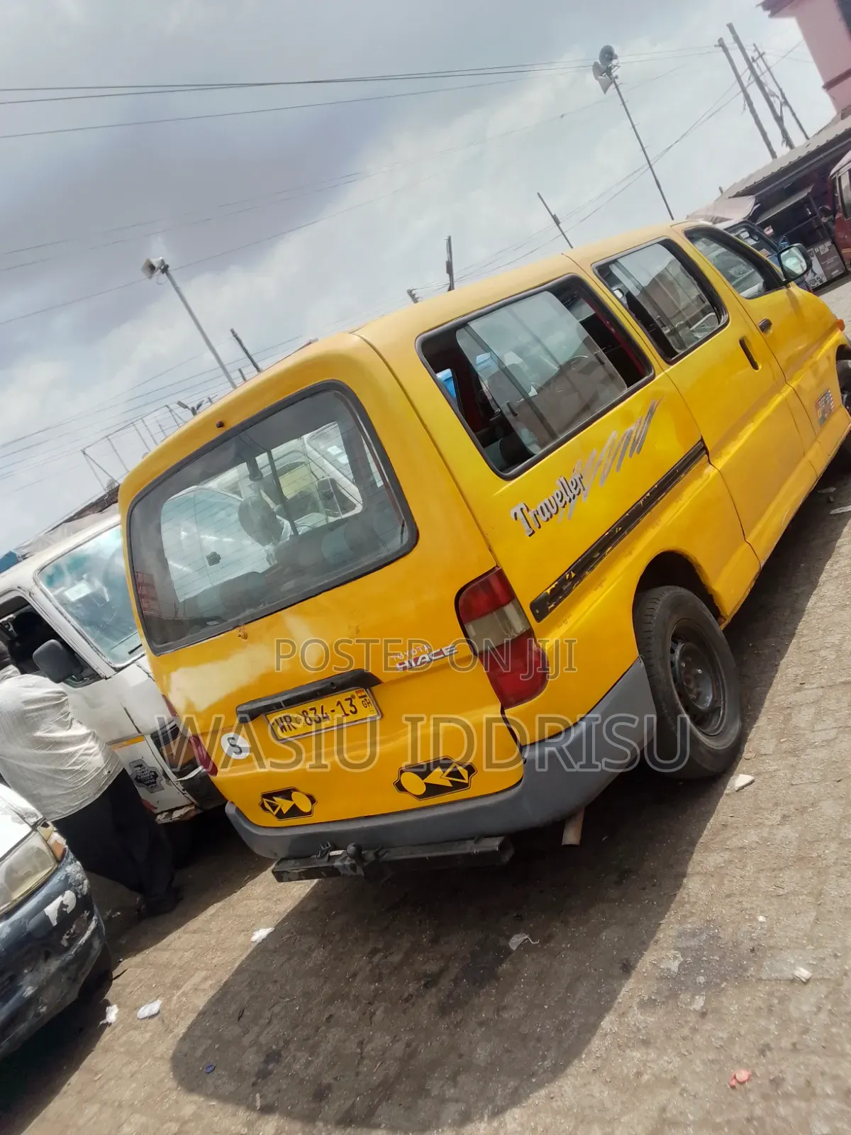Toyota HiAce 1990 Yellow