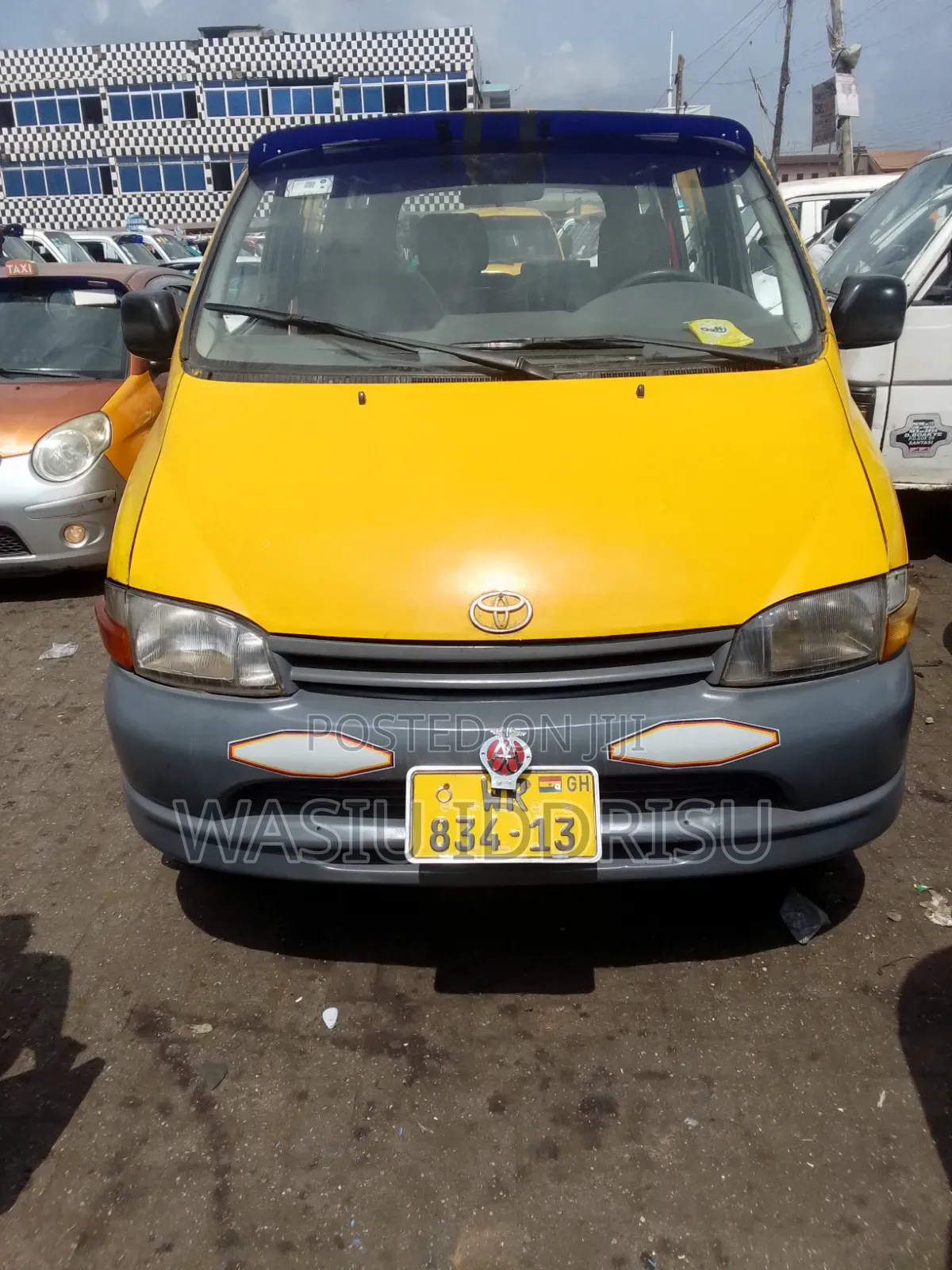 Toyota HiAce 1990 Yellow