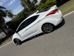 Hyundai Elantra 2013 White