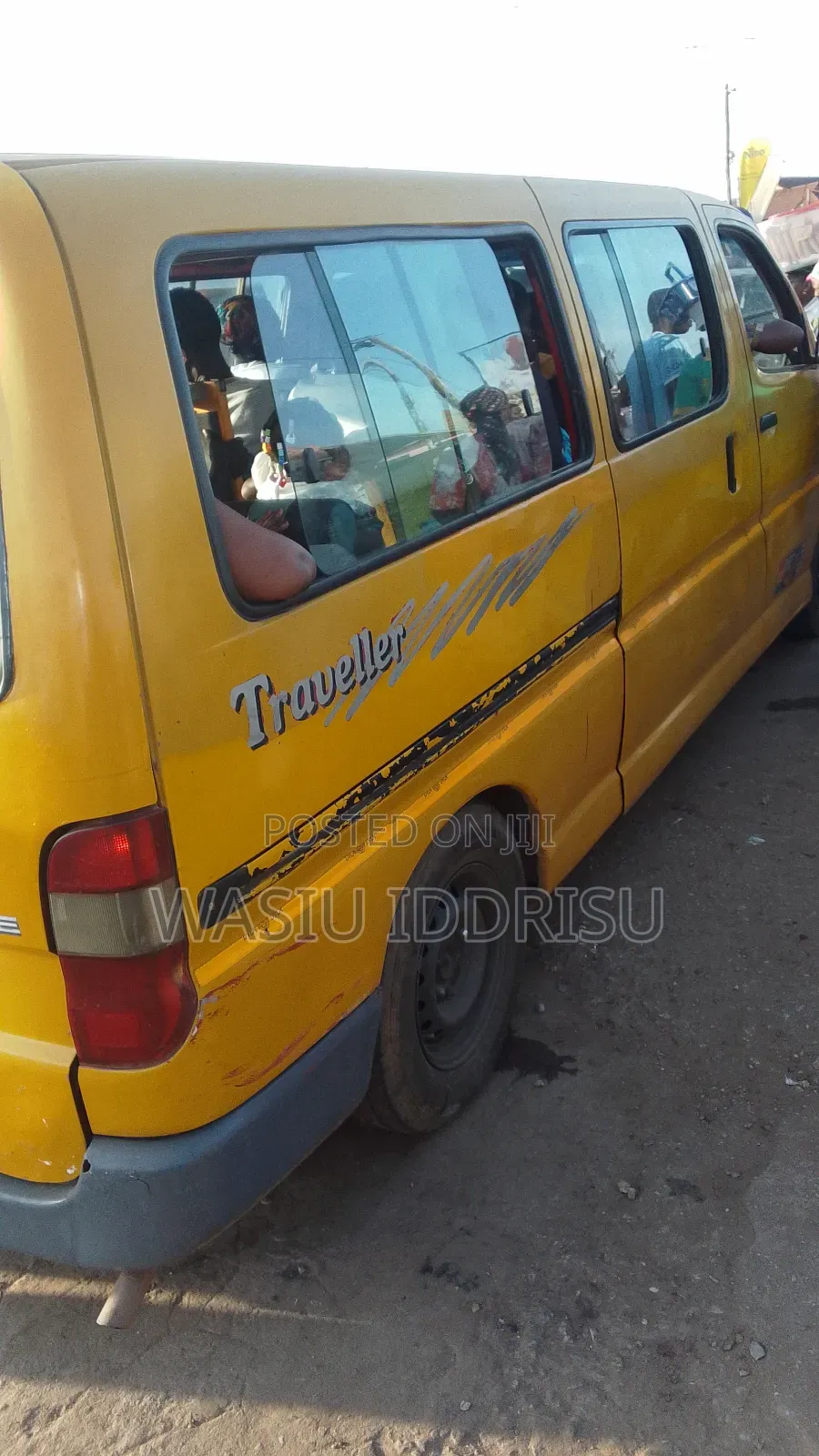 Toyota HiAce 1990 Yellow